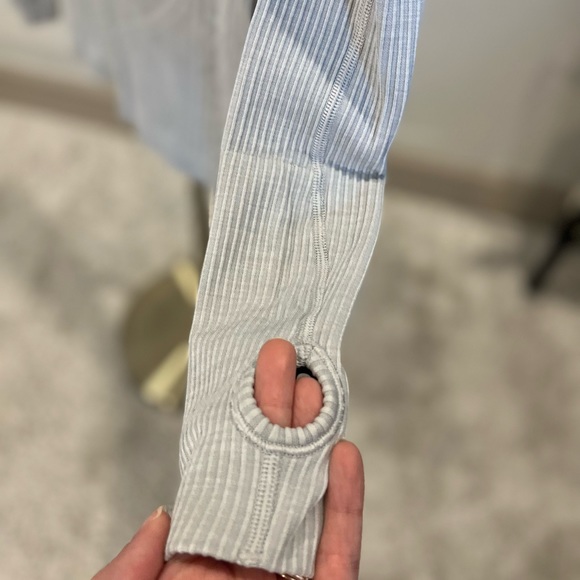 Lululemon Rest Less Long Sleeve | Size 2 | Sweater Print | Grey | GREAT Quality - Picture 4 of 6